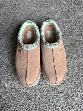 UGG New Tazz-Style Suede Platform Slippers Tan & Sage Green size 7